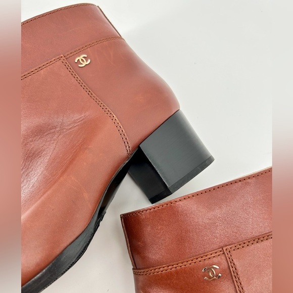 Chanel Caramel Cognac Brown Ankle Boots Logo Size 38 - Picture 3 of 16
